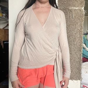 Abercrombie & Finch long sleeve beige knit sweater